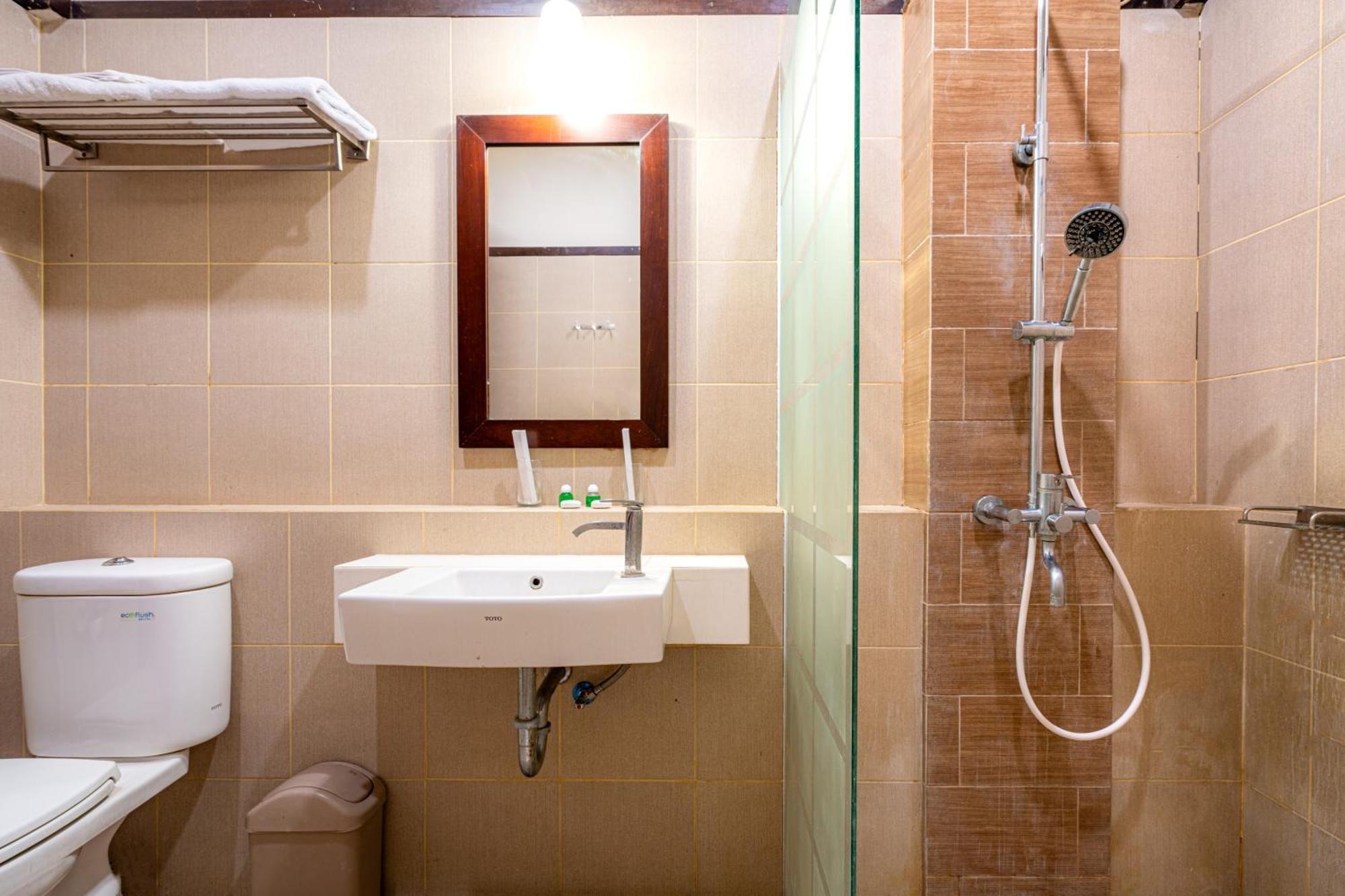 Samawa Transit Hotel Sumbawa Besar Exterior photo